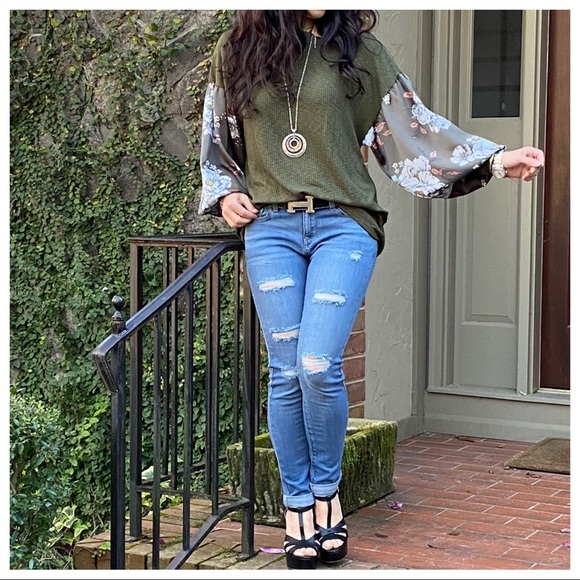 ✨LAST ONE✨Floral sleeves olive chic unique top - Picture 7 of 9